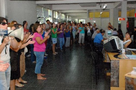 Los docentes de Roca fueron a Rentas y al CPE. 