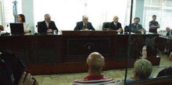 El Tribunal orden adems investigar a ms militares y ex funcionarios judiciales. 
