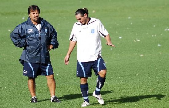 Caruso Lombardi manda de movida a Castromn en la ofensiva. 