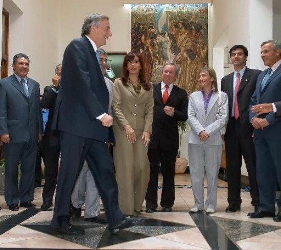 Ya en el anuncio de Cristina en Rawson, Nstor Kirchner estaba en el primer plano. Reutemann y Latorre. 