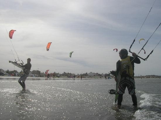 El kite surf es el deporte nutico del momento. 