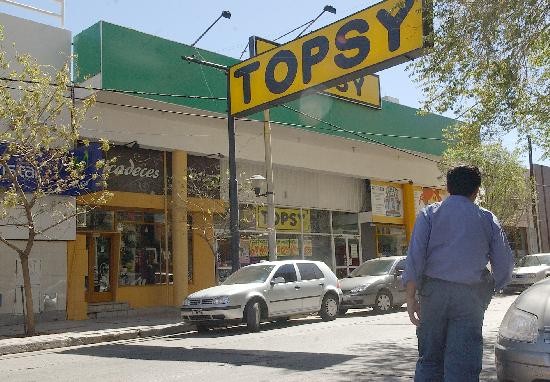 La sucursal donde ocurri el hecho est en la zona cntrica de Neuqun. No hay pistas de los ladrones, que se llevaron 1.500 pesos. 