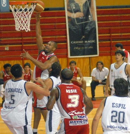 Jervaughn Scales volver en el quinteto neuquino. Su trabajo cerca de las tablas puede ser determinante. 