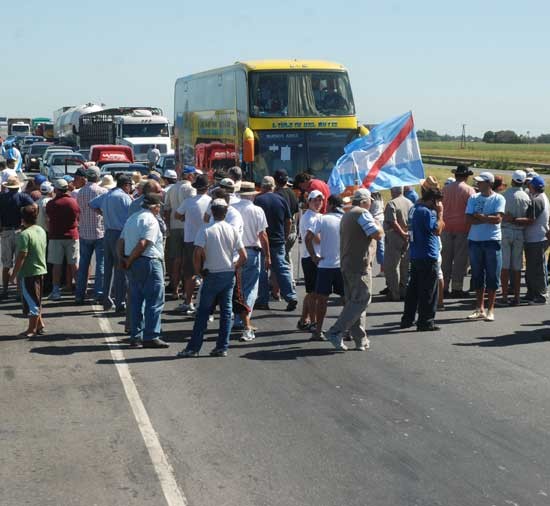 En San Pedro los productores tambin se manifestaron. (FOTO DYN)