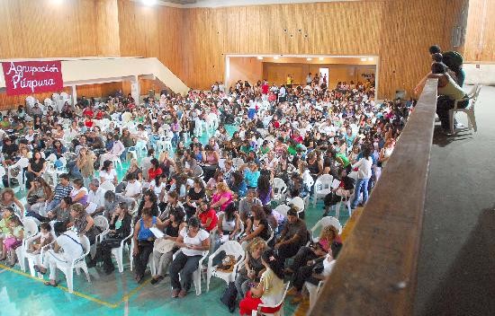 Unos 800 docentes se reunieron ayer en la EPET 8 para definir la propuesta de capital. 