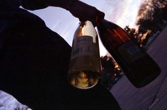 Limitar la venta de bebidas alcohlicas es una de las metas. Pero hay cierta reticencia de comerciantes. 