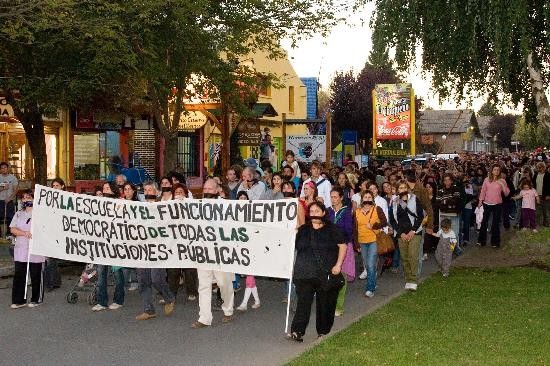 Ms de 25 organizaciones participaron de la marcha, que se detuvo frente a la comisara 12. 