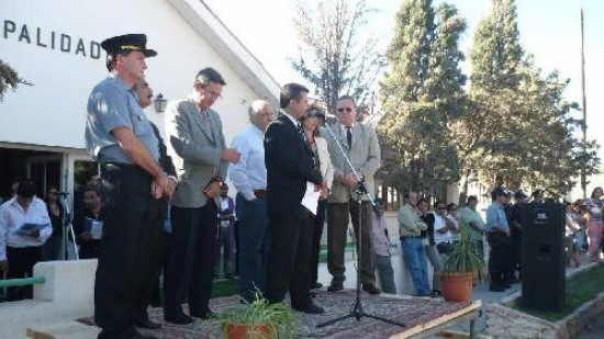 El intendente Marcos Prez durante su alocucin ante los vecinos. 