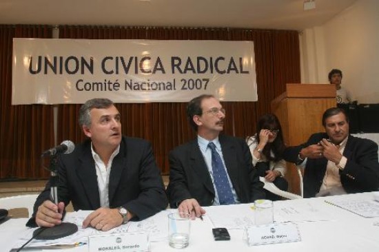 Morales expuso un motivo para intervenir: el aval de Cuevas al adelanto electoral. 