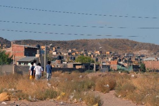 La vctima estaba tendida en el piso y haba perdido abundante cantidad de sangre. Tena 32 aos. 