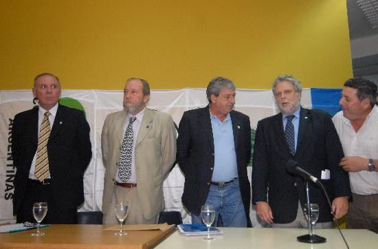 La Mesa de Enlace le exigi a Anbal Fernndez que se involucrara en la investigacin de las amenazas a dirigentes agrarios. 
