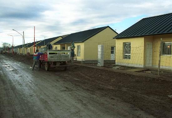 Las viviendas comenzaran a construirse a mediados de ao, despus de la apertura de sobres prevista para el 20 de abril. 