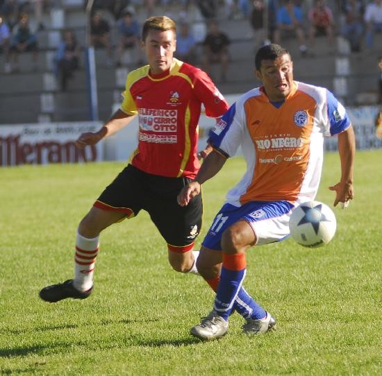 En Bariloche, el Deportivo Roca se juega mucho ante Cruz del Sur. 