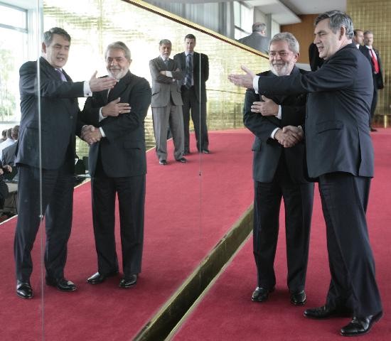 Gordon Brown visit Brasil antes de la cumbre de jefes de Estado progresistas que se har en Chile en pocos das. 