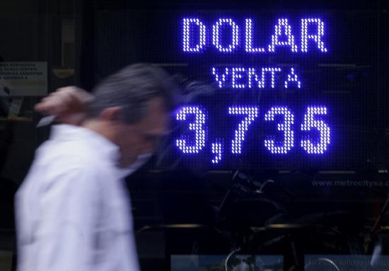 La divisa norteamericana subi 26 centavos en el 2009. 