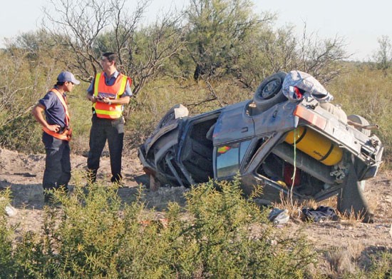 Así quedó el vehículo en el que viajaba la familia. (FOTO: Jorge Tanos)