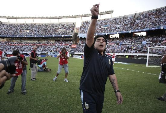 Maradona volvi a empapelar el vestuario argentino y los jugadores le respondieron. 