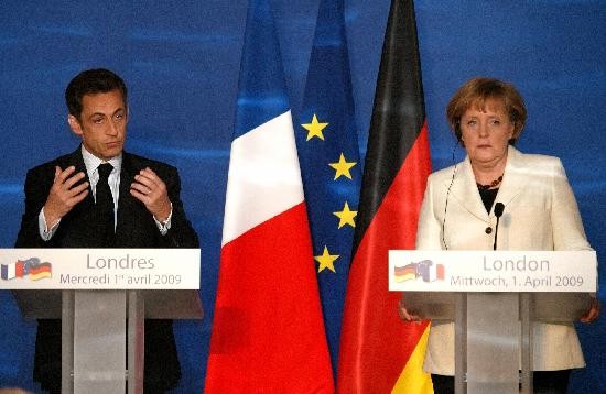Merkel y Sarkozy salieron ayer a marcarle el terreno al bloque anglosajn. La cumbre promete levantar temperatura desde el inicio mismo. Peligra el documento final. 