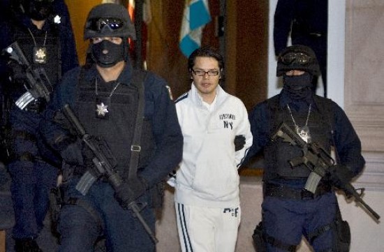 Vicente Carrillo Leyva fue atrapado en la capital mexicana cuando corra en un parque. La polica lo present con ropa deportiva. 