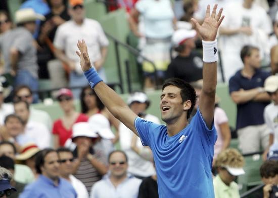 El serbio Djokovic profundiz la crisis del gran Roger. 