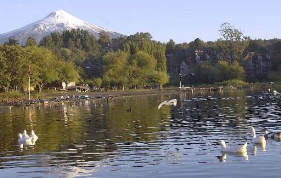 La municipalidad de Pucn organiz un turismo religioso para Semana Santa y tiene expectativas de que la ocupacin llegue al 90%. Los precios en Fritillar y Puerto Varas son un poco ms bajos, lo mismo que en Temuco. 