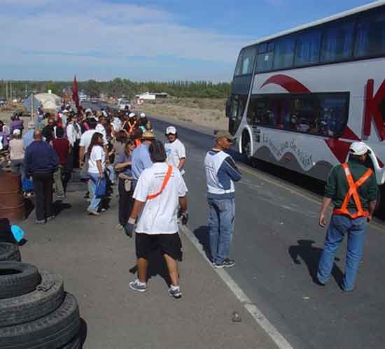 Los maestros liberaron la ruta al medioda. (Foto Nstor Salas)