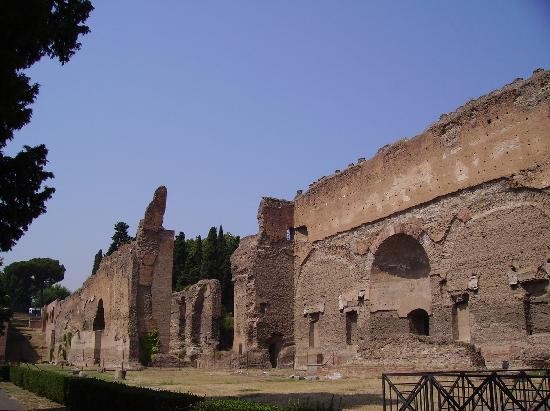 Las Termas de Caracalla, en Roma, sufrieron algunas rajaduras. 