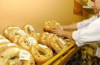 El incremento verificado en las harinas -dicen panaderos y confiteros- motiv los mayores precios de las roscas. 