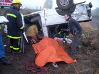 Las vctimas quedaron atrapadas en el interior del rodado. No habran participado otros vehculos en el siniestro. 