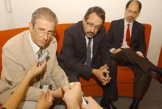 El ministro de Desarrollo Territorial, Leandro Bertoya, con los subsecretarios nacionales Horacio Roura y Osvaldo Alonso. 