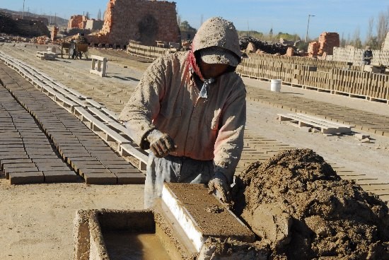 Los horneros debern pagar una tasa por cada hornalla y por cada mil ladrillos fabricados. 