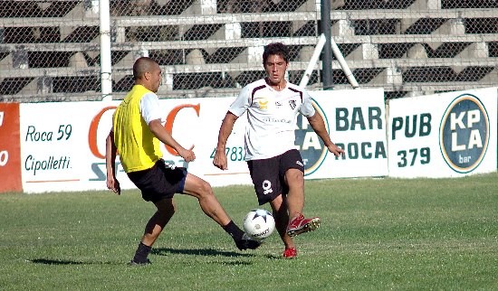 Marcos Carrasco regresa a la titularidad en lugar de Leonardo Larenas. 