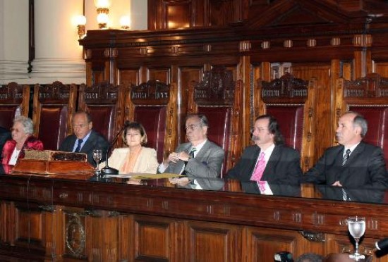 Los jueces de la Corte de la Nacin entendieron que el STJ no tuvo el derecho a la salud como situacin principal. 