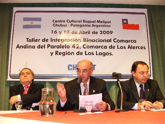 Acelerar vnculos binacionales y desarmar burocracias aduaneras fueron consignas expresadas en el encuentro de funcionarios chilenos y argentinos. 
