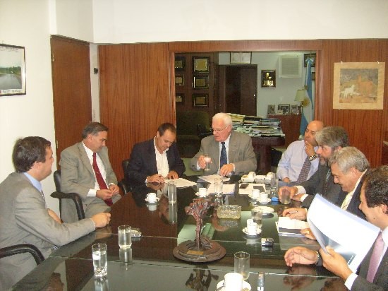 Los intendentes formalizaron en Buenos Aires un convenio con Vialidad Nacional. 