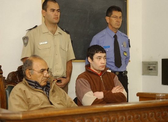 Nordenstron (a la derecha, junto a su abogado) no tena antecedentes penales. En el juicio dijo que se haba defendido. 