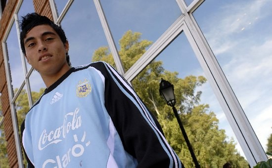 Alexis Quintuln, nacido en Junin de los Andes, jugar su segundo partido como titular en el Sudamericano de Chile. 