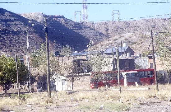 Cuatro viviendas vecinas de la toma fueron allanadas. 