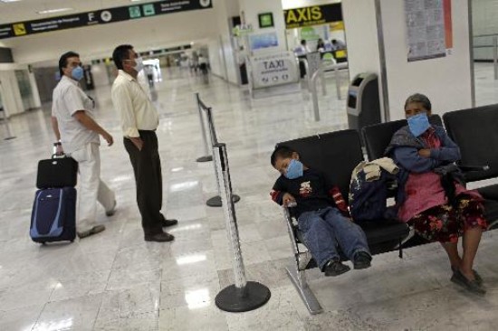 Pocos vuelos y aeropuertos casi vacos en Mxico dan cuenta del temor que ha generado la epidemia. 