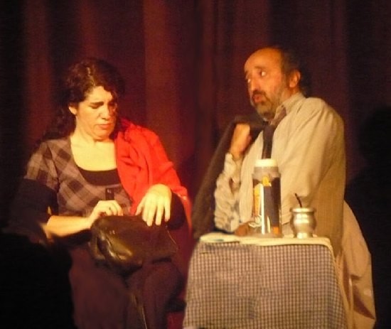Gustavo Azar y Lala Vega hablan de las parejas en Araca Teatro. 