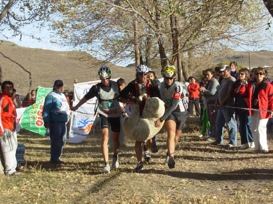 El equipo ganador, en uno de los tramos del desafo. 