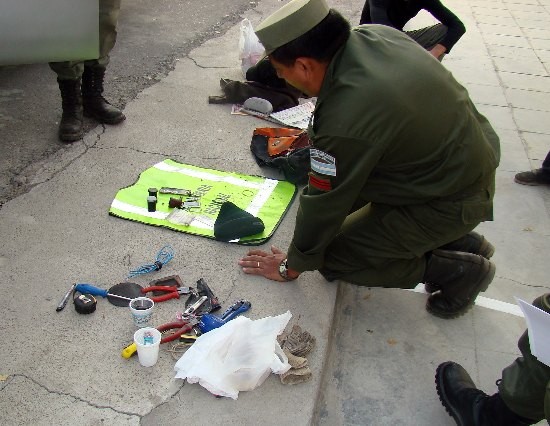 El hallazgo de un auto robado en el 2003 y de una cantidad menor de estupefacientes fue el resultado de los operativos de Gendarmería. 