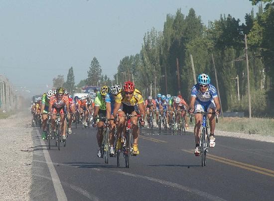 El ciclismo vuelve a convocar en Fernndez Oro. 