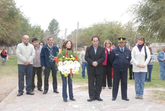 Homenajes y anuncios caracterizaron los festejos encabezados por el intendente y autoridades civiles y policiales. 