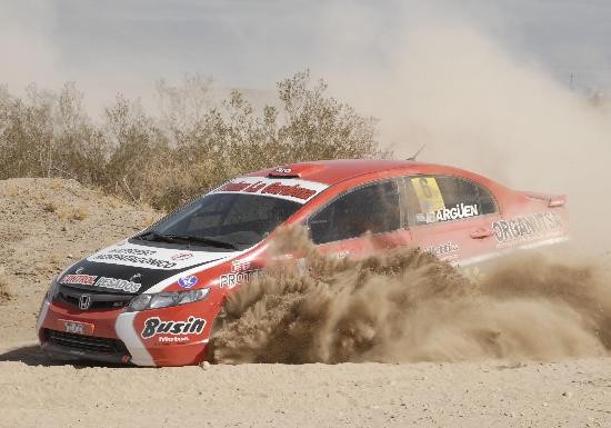 Oscar Ibargen quiere prolongar la racha de Honda, con el primer New Civic que tiene el rally argentino. 