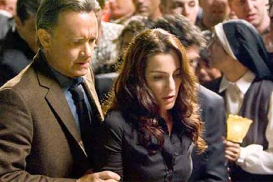 Tom Hanks vuelve a ponerse en la piel Robert Lagdom en un filme que asegura entretenimiento. 
