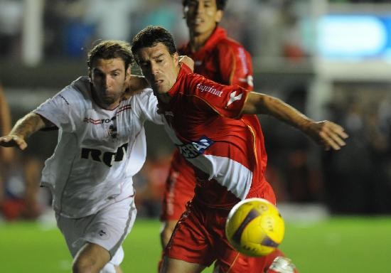 Fue en el Apertura: Boselli y Scotti, a todo o nada por la pelota. 