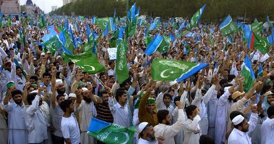 Pakistanes se movilizan contra el gobierno y la influencia de EE. UU. 