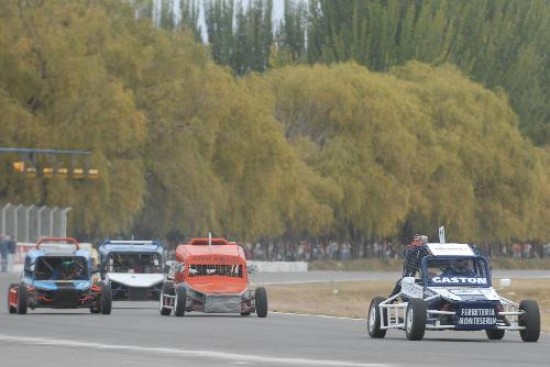 El safari desafa otra vez al asfalto del circuito roquense. El campen Tomini estar en la tercera del certamen de la Monomarca Gol. 