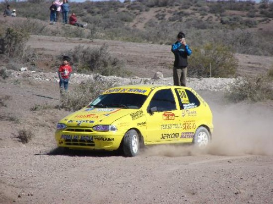 El rally pas por Piedra del guila y ahora se muestra en Picn Leuf. 